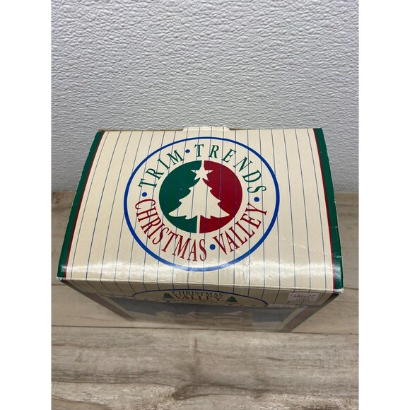 Vtg 1991 Christmas Valley Bakery Inn Illuminated Porcelain Building - Picture 13 of 16